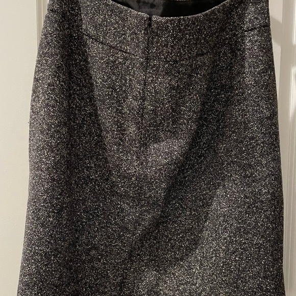 Banana Republic tweed pencil skirt from the madmen collection. Size 12 -NWOT - Picture 4 of 9